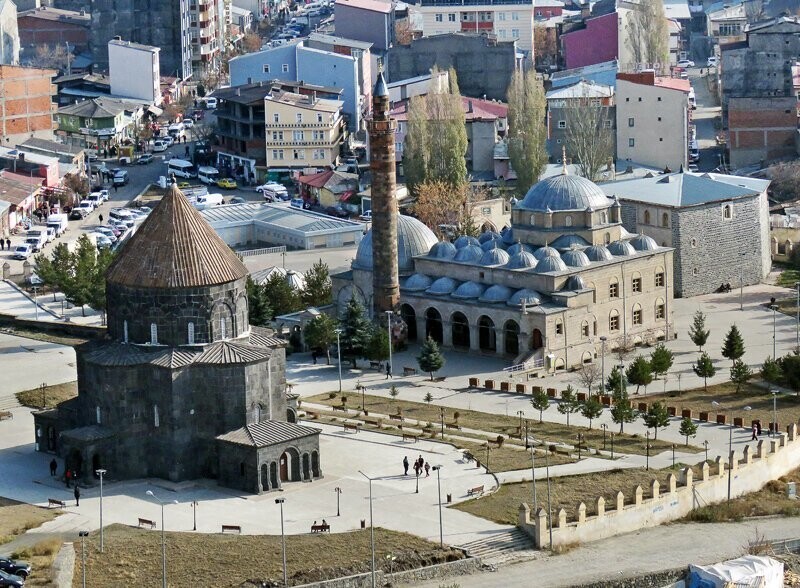 "Орущих камней государство...". Армянское зодчество