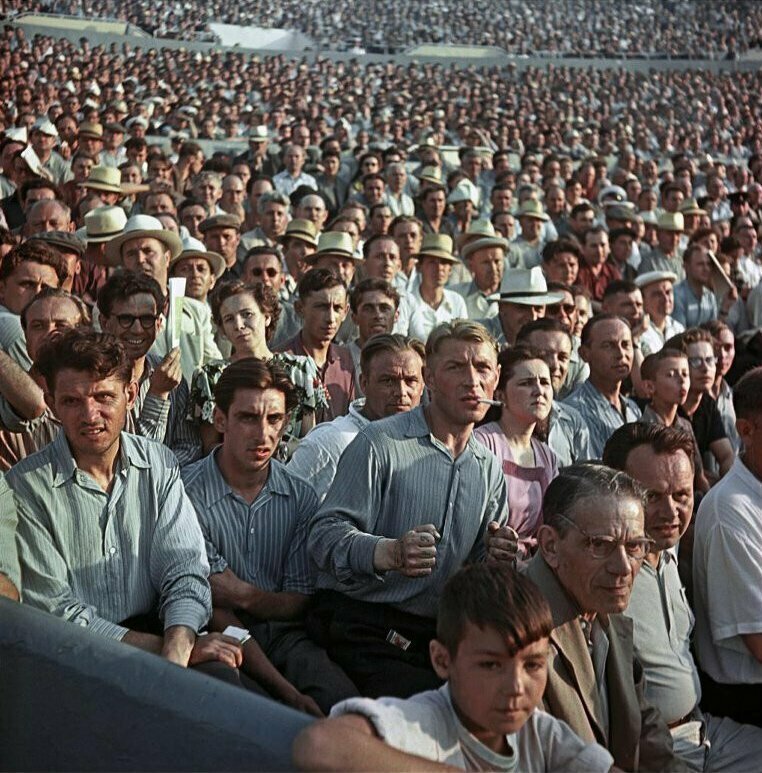 Болельщики на стадионе «Динамо», 1956 год, Москва