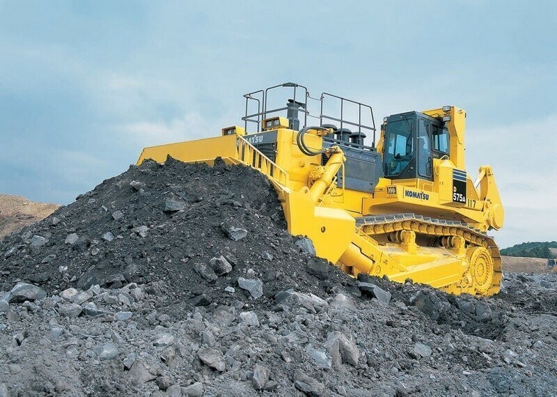 10. Komatsu-D575A