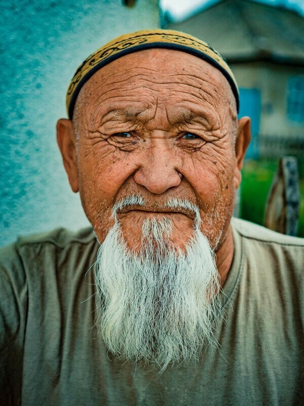 Искренняя улыбка и пронзительный взгляд жителей Кыргызстана в объективе ливанского фотографа