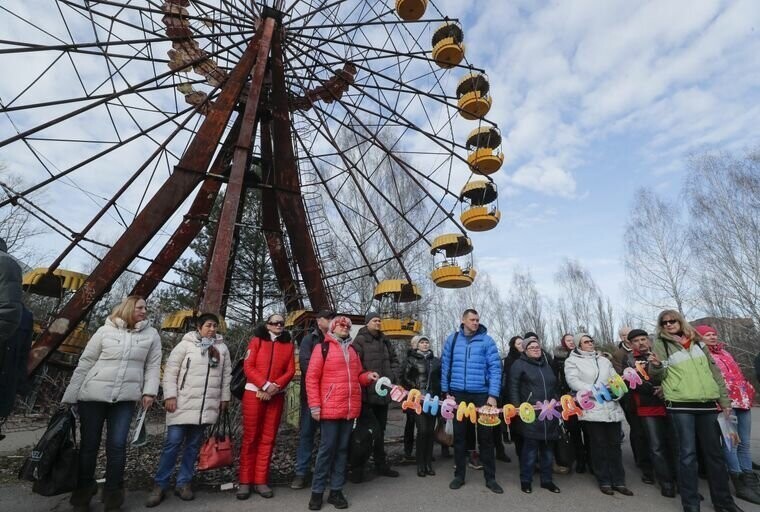 Жители Припяти вернулись в зону отчуждения, чтобы отметить 50-летие города-призрака