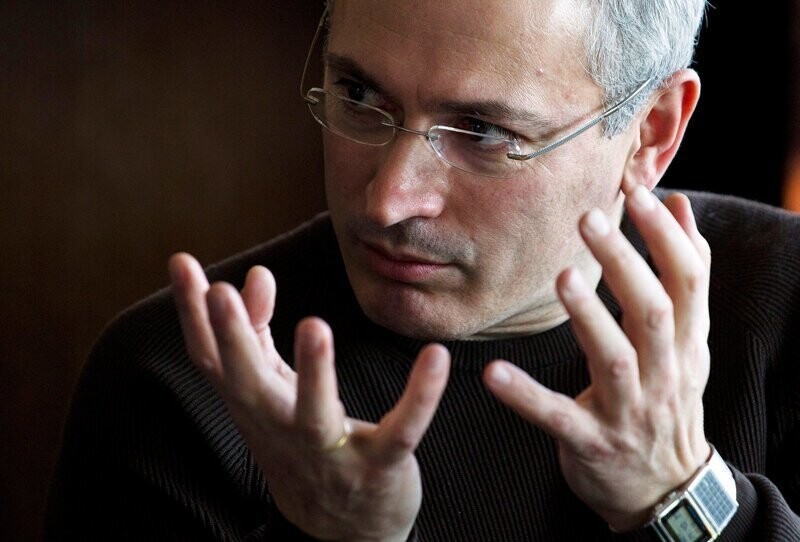 Марионетки Ходорковского выглядят глупо на фоне конституционных перемен