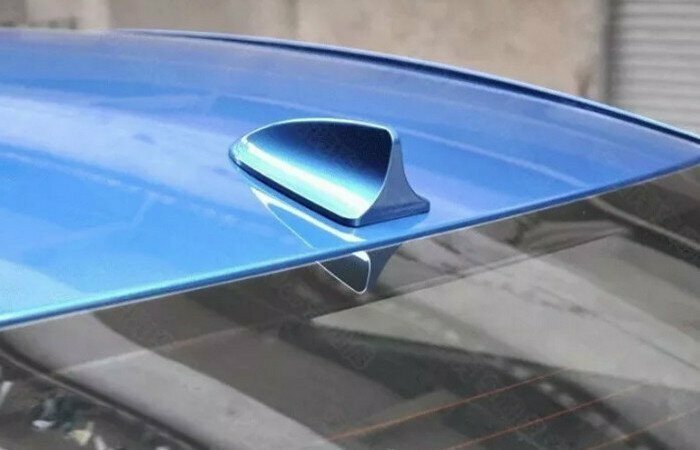 Для чего нужен «плавник» на крыше автомобилей