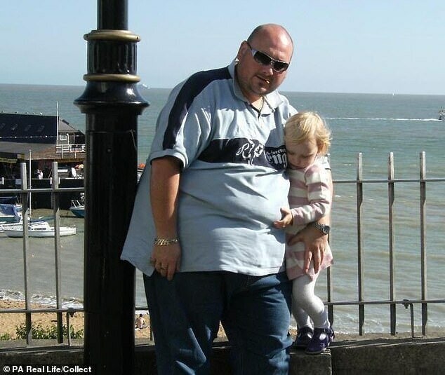 Мужчина сбросил 127 кг ради дочери, и превратился в другого человека
