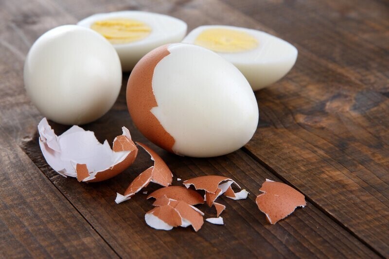 8. Свежие яйца сложнее очистить от скорлупы