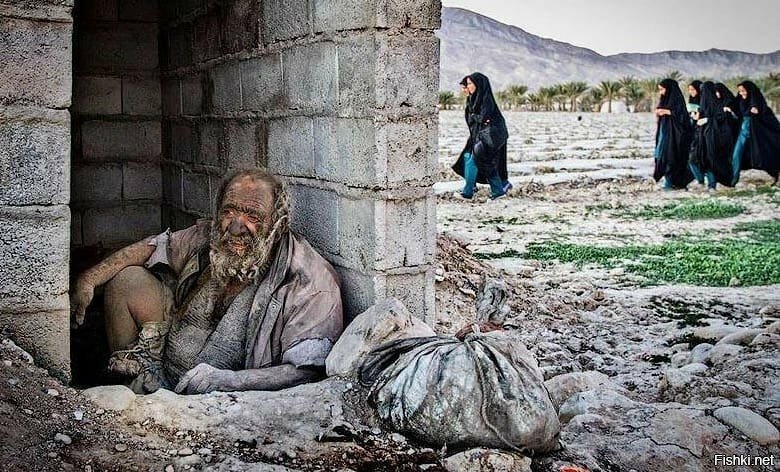 Аму Хаджи- человек, которому 80 лет, из которых 60 он не мылся