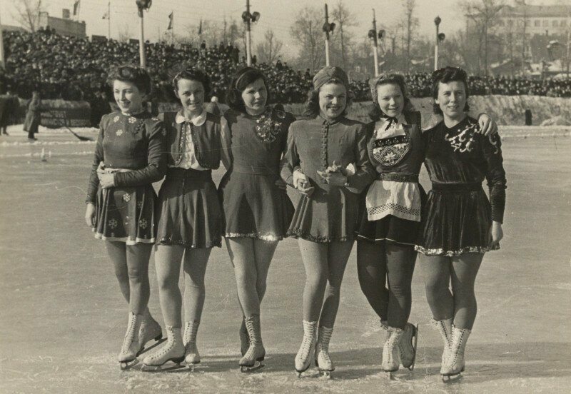Каток Динамо в Москве, фото А. Гинзбурга. 1946