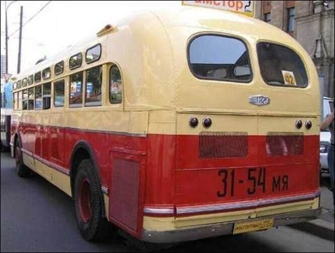 ЗИС-154 с электромеханической трансмиссией —  первый советский послевоенный автобус