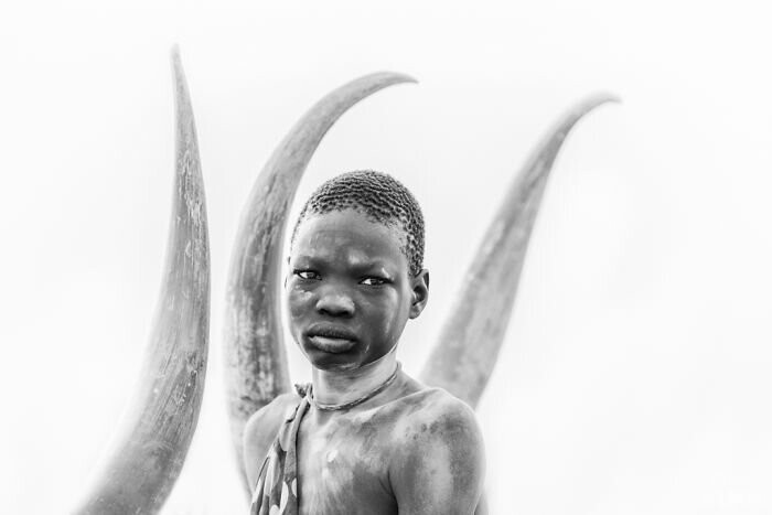 "Мальчик из племени Мундари" (Тревор Коул, Ирландия, 3-е место в категории "Документальная и уличная фотография")