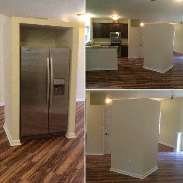 Холодильник, установленный прямо посреди кухни