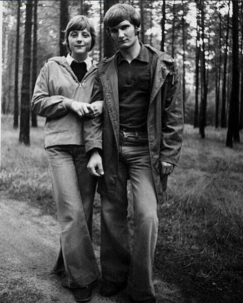 Молодая Ангела Меркель со своим первым супругом , Ульрихом Меркель, 1975 год. 