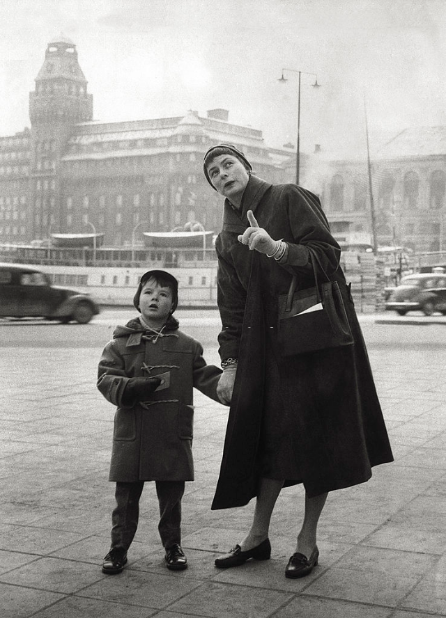 Ингрид Бергман с сыном, Роберто Росселини-младшим, в Стокгольме, 1950