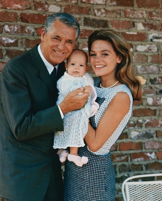 Кэри Грант с женой Дайан Кэннон и дочерью Дженнифер, 1966