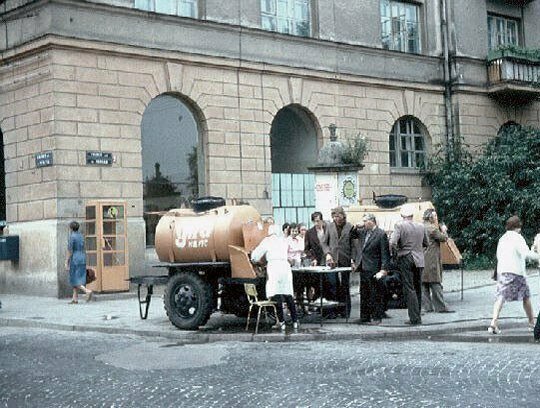 Фотографии былых времён. Квас в СССР пили и стар и млад