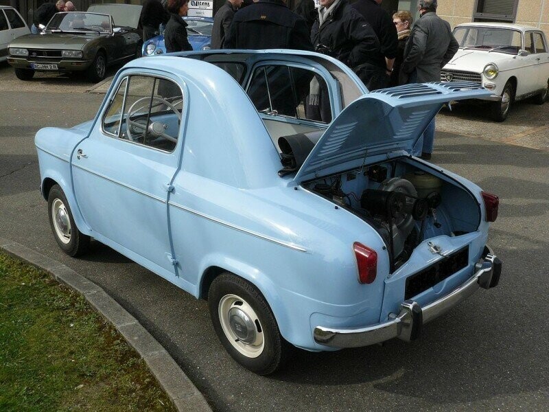 Микролитражный легковой автомобиль Vespa 400