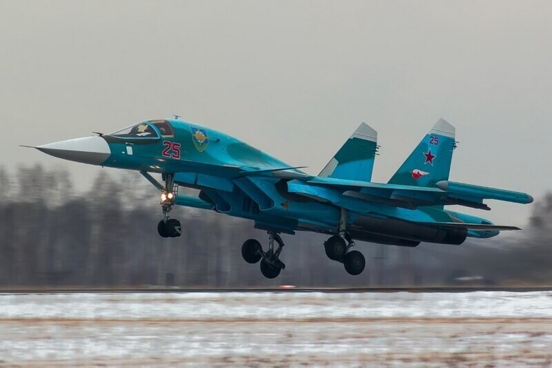Отработка сложных пилотажных элементов и бомбометания на Су-34