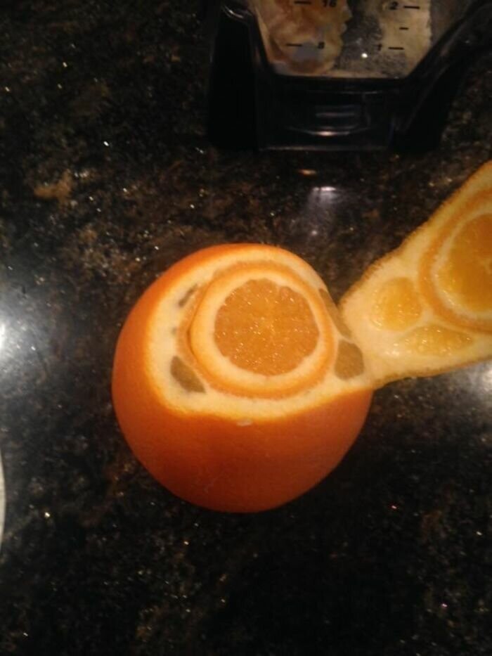 18. "Моя тетя нашла в апельсине еще один апельсин, прямо с кожурой"