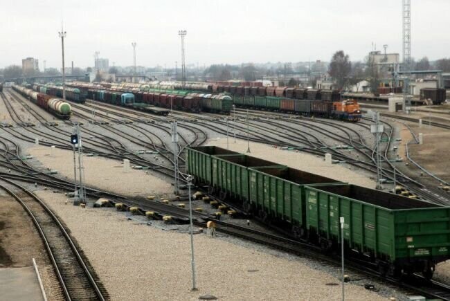 «Латвийская железная дорога» уволит 1500 человек Подробнее: https://eadaily.com/ru/news/2020/01/17/latviyskaya-zheleznaya-doroga-uvolit-1500-chelovek