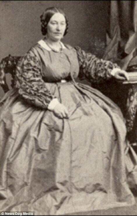 А это основательница вышеупомянутого борделя, мадам Вайнтхаль (полное имя — с трудом произносимое Jurjentje Aukes Rauwerda).