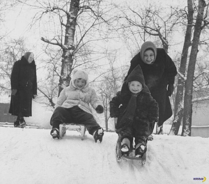 Фотографии былых времён. Зимние забавы советских детей