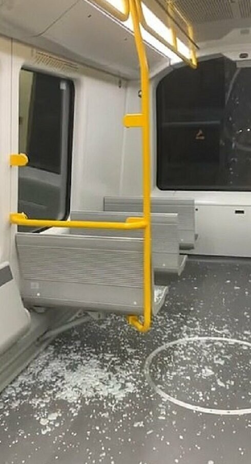 Пьяный пассажир устроил покатушки в метро