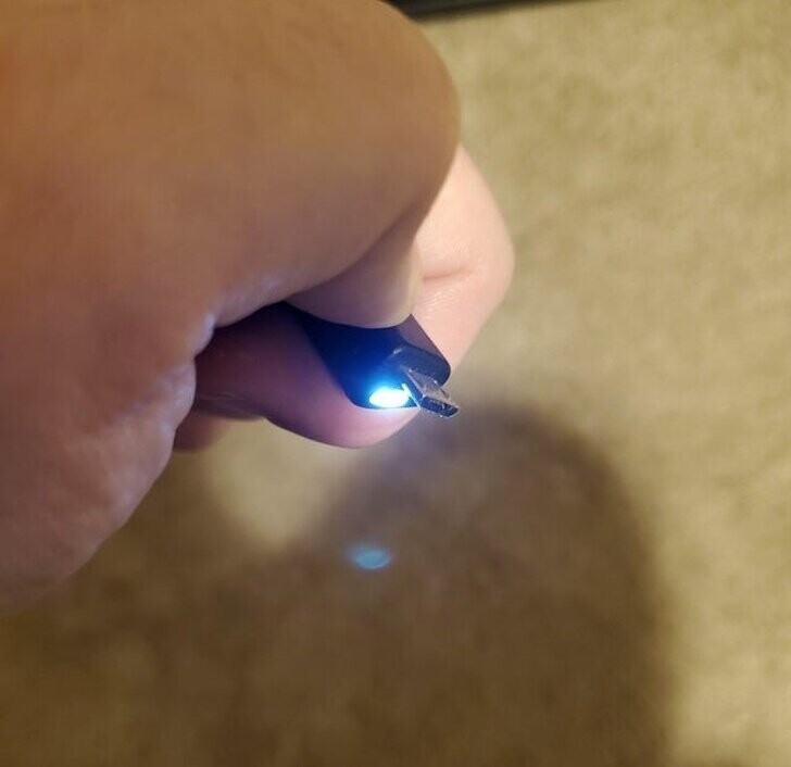 Маленький светодиод в USB-штекере поможет увидеть, куда его вставлять