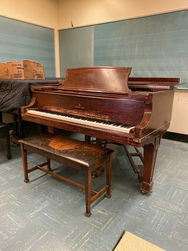 Фортепьяно в старой музыкальной школе