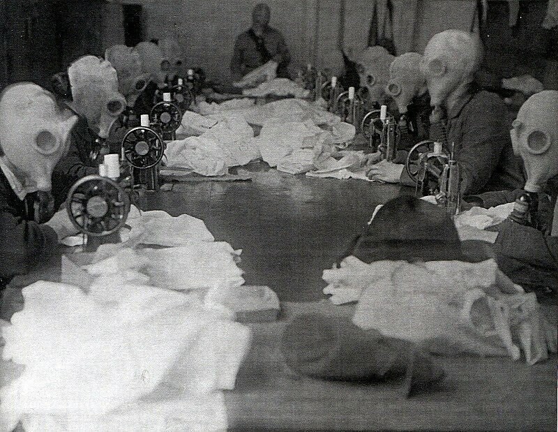 Работа в противогазах на сапожной фабрике артели "Ударник", Ленинград. 1932 год