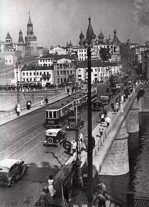 Большой Москворецкий мост. Москва, вид на Собор Василия Блаженного.