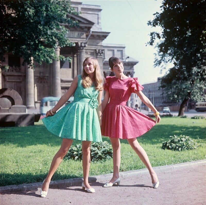 Демонстрация молодежного платья из маркизета.1969 г. Фотохроника ТАСС П.Федотов: