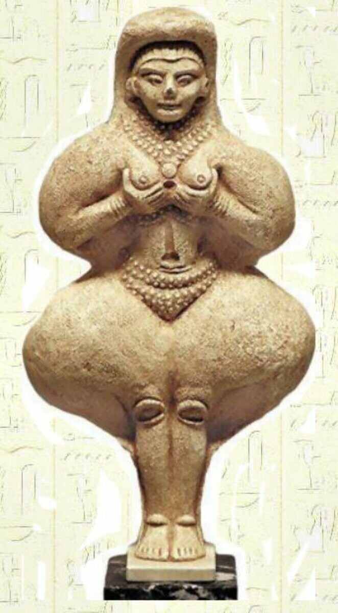 Вавилонская богиня Иштар или Инанна (Великая Леди) была богиней жизни и любви, плодородия и сексуальности, а также богиней войны, сражений и погони