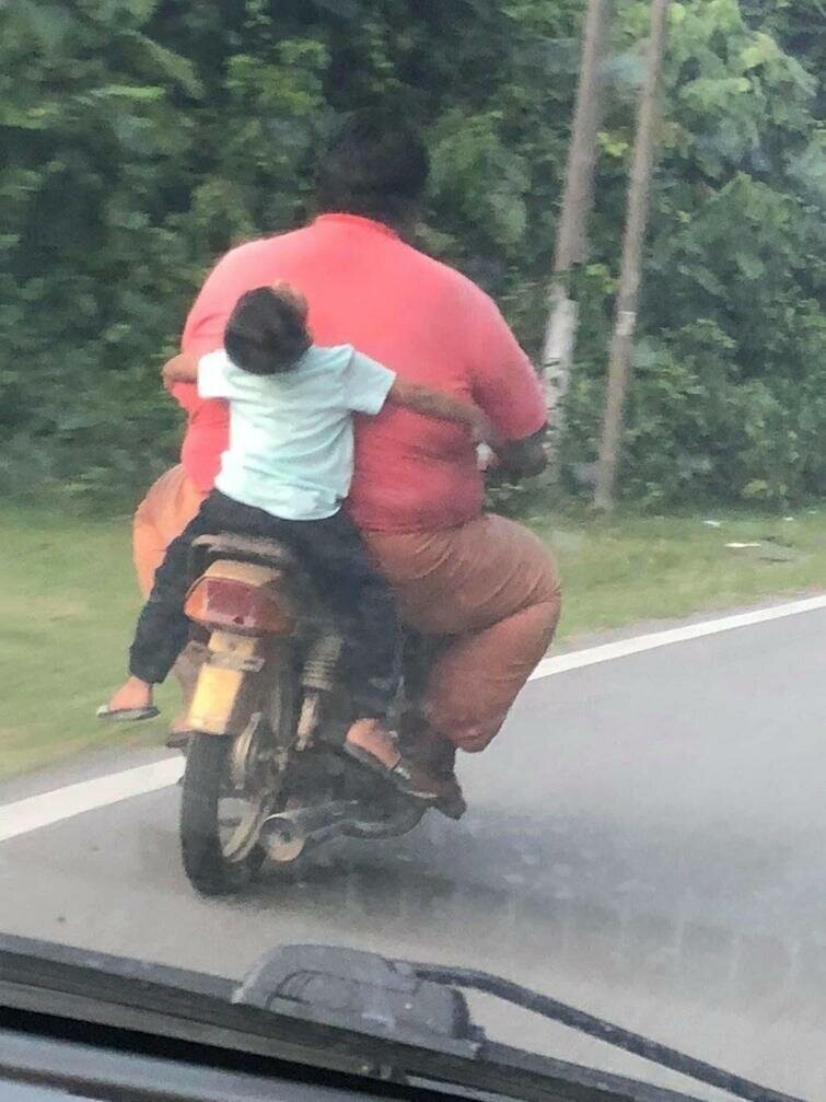 Папа, ты либо худей, либо купи мотоцикл побольше
