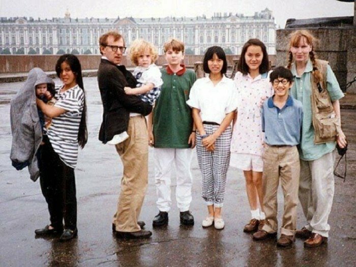 Знаменитый американский режиссер, актер и писатель Вуди Аллен с семьей в Ленинграде, 1987 год. Северная столица Вуди не понравилась