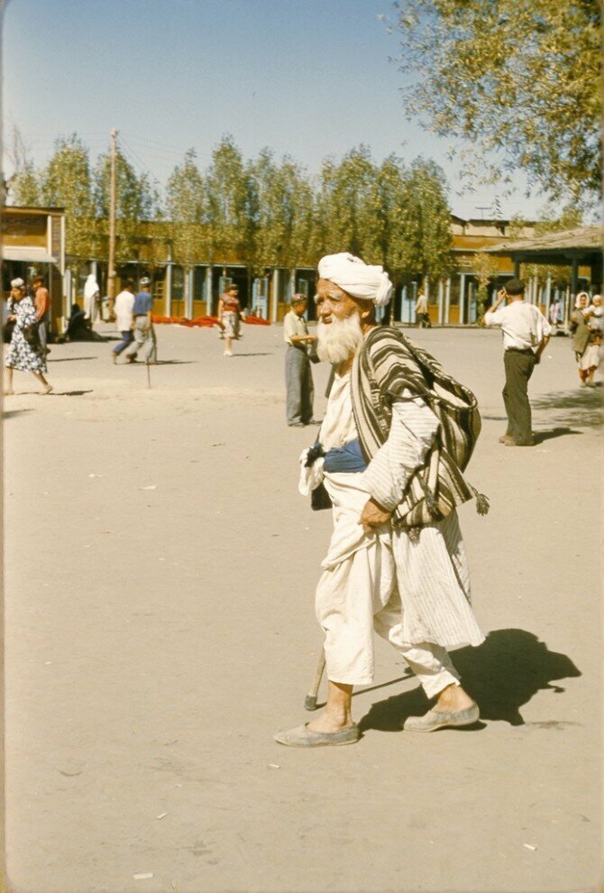 Старик-пастух на ташкентском рынке.