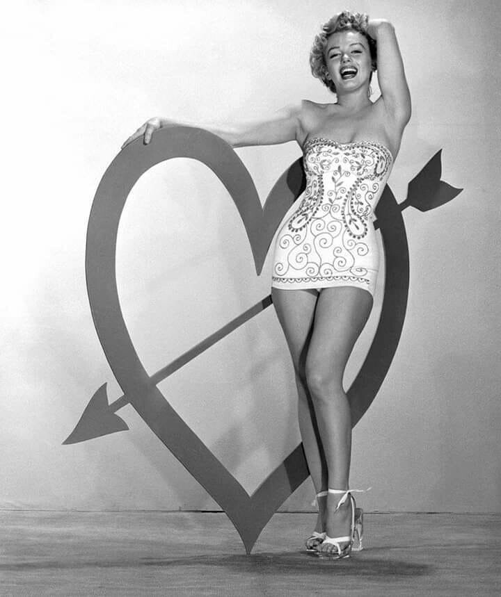 Мэрилин во время съемок фильма "Мы не женаты", 1952 г.