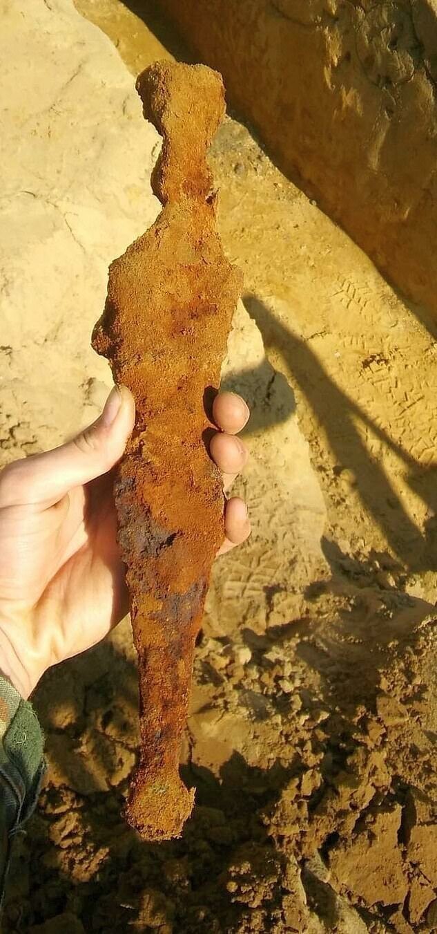 Старинный кинжал, принадлежавший римскому легионеру, нашли во время раскопок в Германии