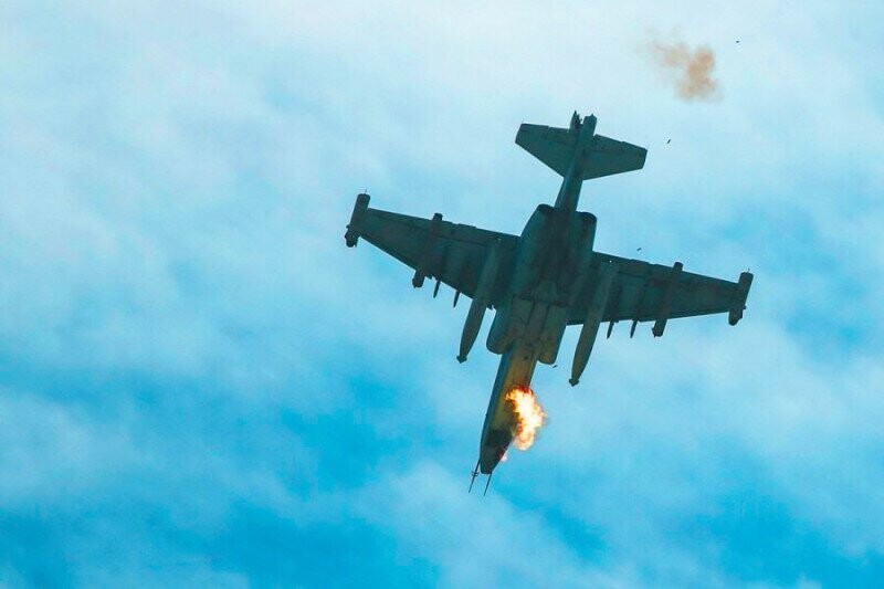 «Попал! Но он летит»: штурмовик Су-25 выдержал попадание танка в Афганистане и улетел на базу