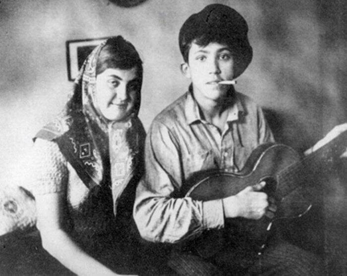 Юрий Никулин с подругой детства и соседкой по коммуналке Таней Холмогоровой, 1930-е 