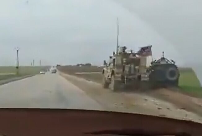 Не поделили дорогу: броневик США  в Сирии попытался столкнуть на обочину российский "Тигр"