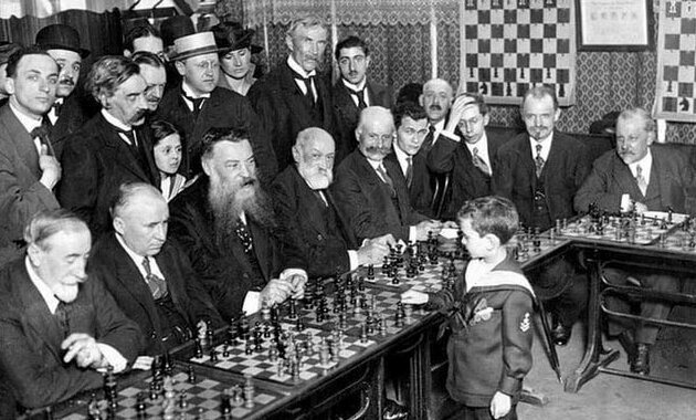 5. Во Франции 1920 года состоялся необычный шахматный турнир среди мастеров. Всех победит 8-летний мальчик по имени Самуэль Решевский