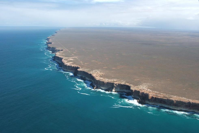 4. Вид на край Австралии с вертолета: выглядит, как конец земли