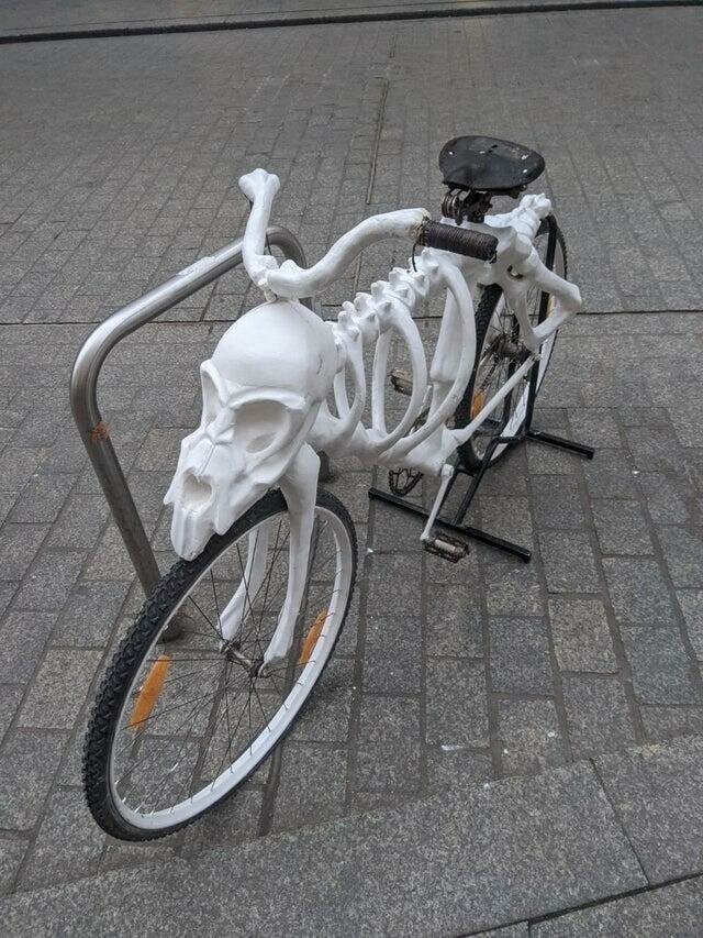 "Этот велосипед я нашёл в Кракове, Польша"