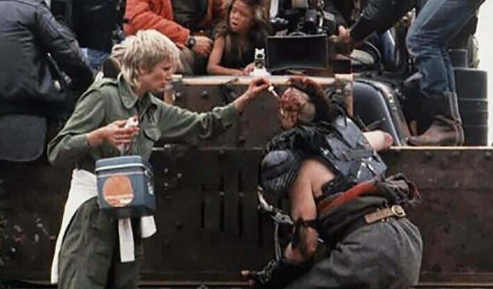 Кадр со съёмок фильма "Безумный Макс 2: Воин дороги", 1981 г.