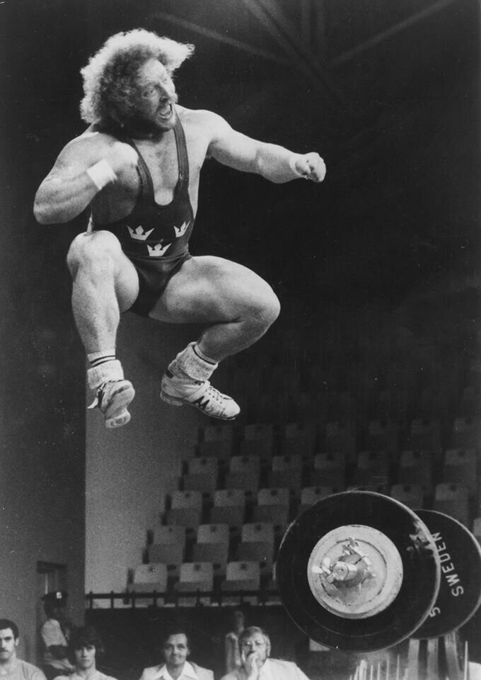 Шведский штангист радуется после поднятия веса на Олимпийских играх, 1976 год, Монреаль 