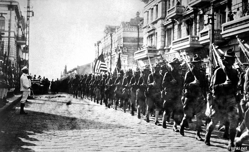 Американские войска входят во Владивосток, 1918 год