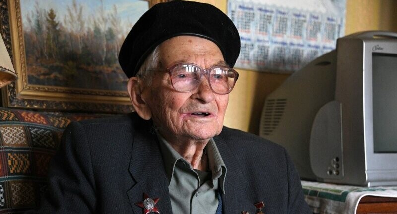 Как прожить красиво больше ста лет и даже в 101 год сохранить твердую память и ясный ум, Sputnik узнал у ветерана Алексея Ивановича Петровича.