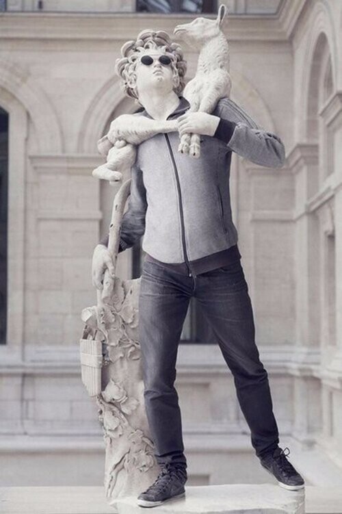 Почемy у вac в Лувре скульптуры голые?