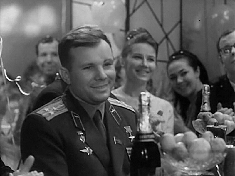 Юрий Гагарин на Новогоднем Голубом огоньке, 1963 год