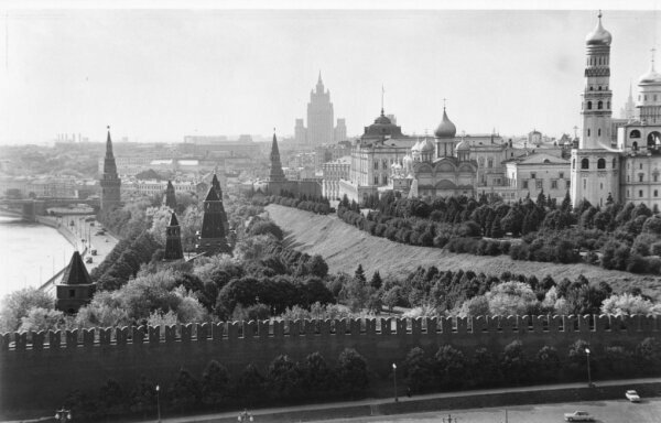 Вид на Кремль летом. Автор Грановский Наум, 1970-e