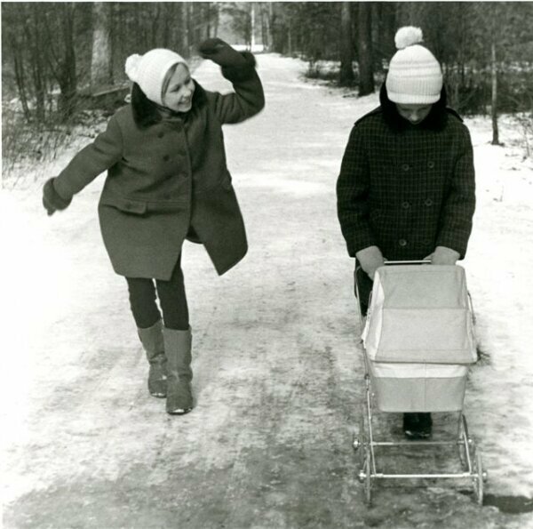 На прогулке. Автор Филиппов Николай, 1973